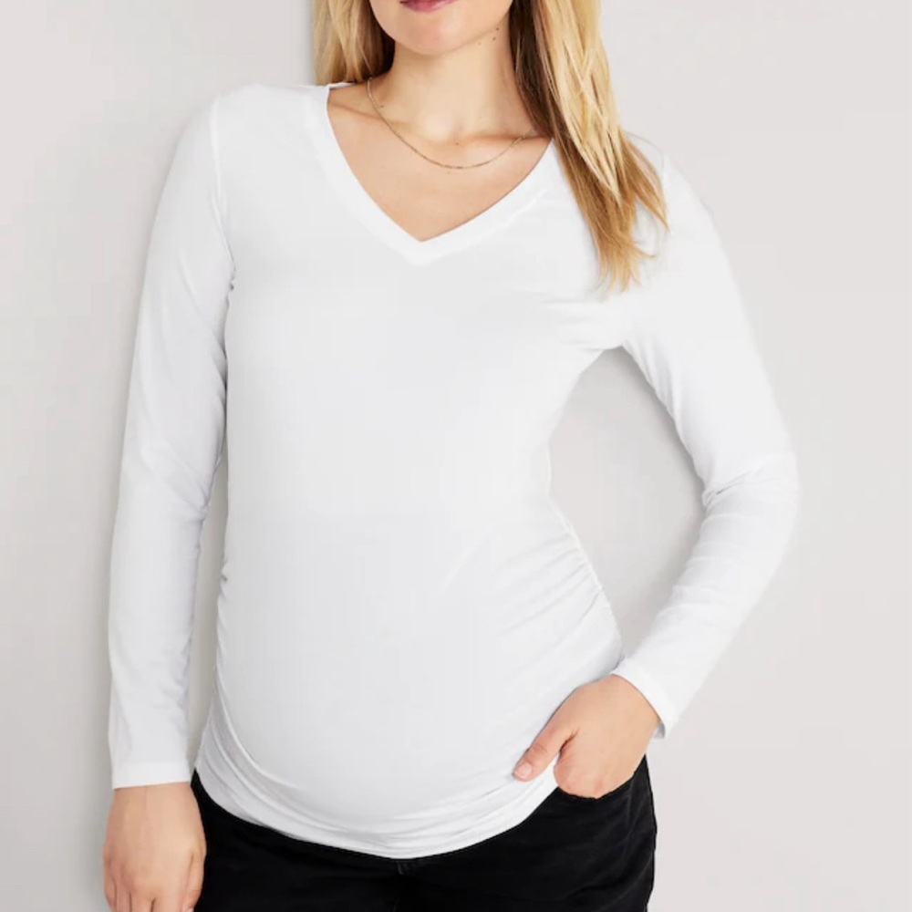 NWT Old Navy Maternity White EveryWear V-Neck T-Shirt